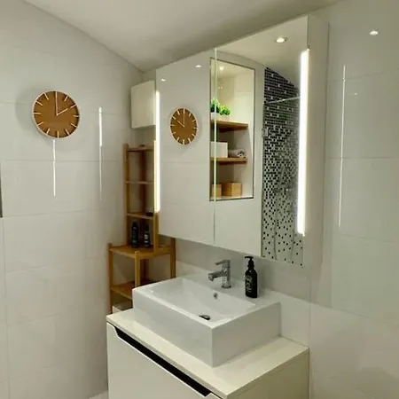 Apartment Zentrale Duplex Art & Design Flat: Garten, Bbq, Kino, 160m2 Prague