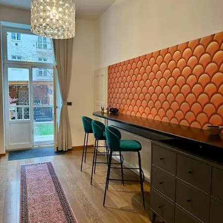 Zentrale Duplex Art & Design Flat: Garten, Bbq, Kino, 160m2 Prague