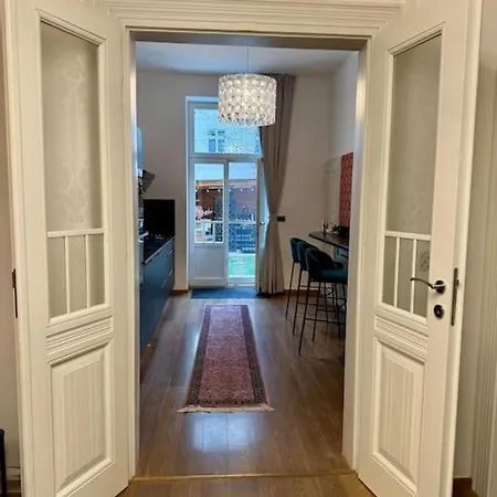 Zentrale Duplex Art & Design Flat: Garten, Bbq, Kino, 160m2 Apartment