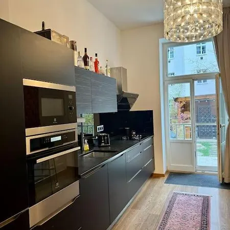 Zentrale Duplex Art & Design Flat: Garten, Bbq, Kino, 160m2